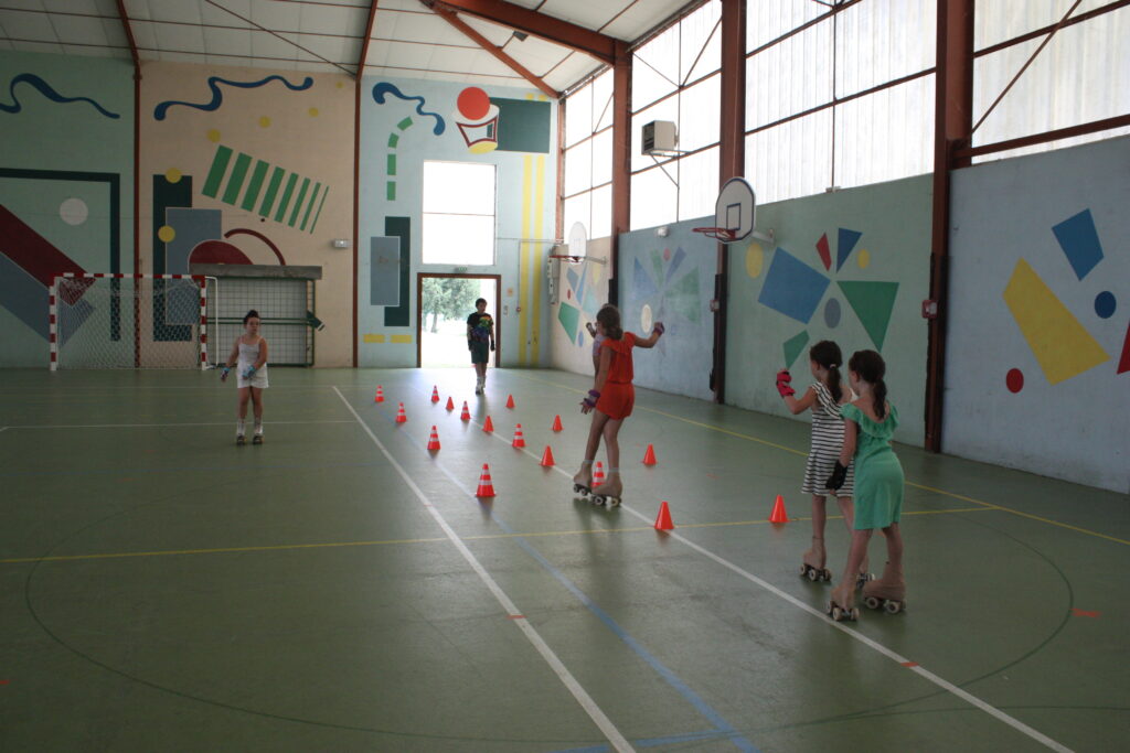 Dernier cours du groupe 1 de patinage artistique à la  salle polyvanlente de L'Isle-en-Dodon avec Olivier Saint-Raymond © Récit en Série - Isabelle Desprez. 
