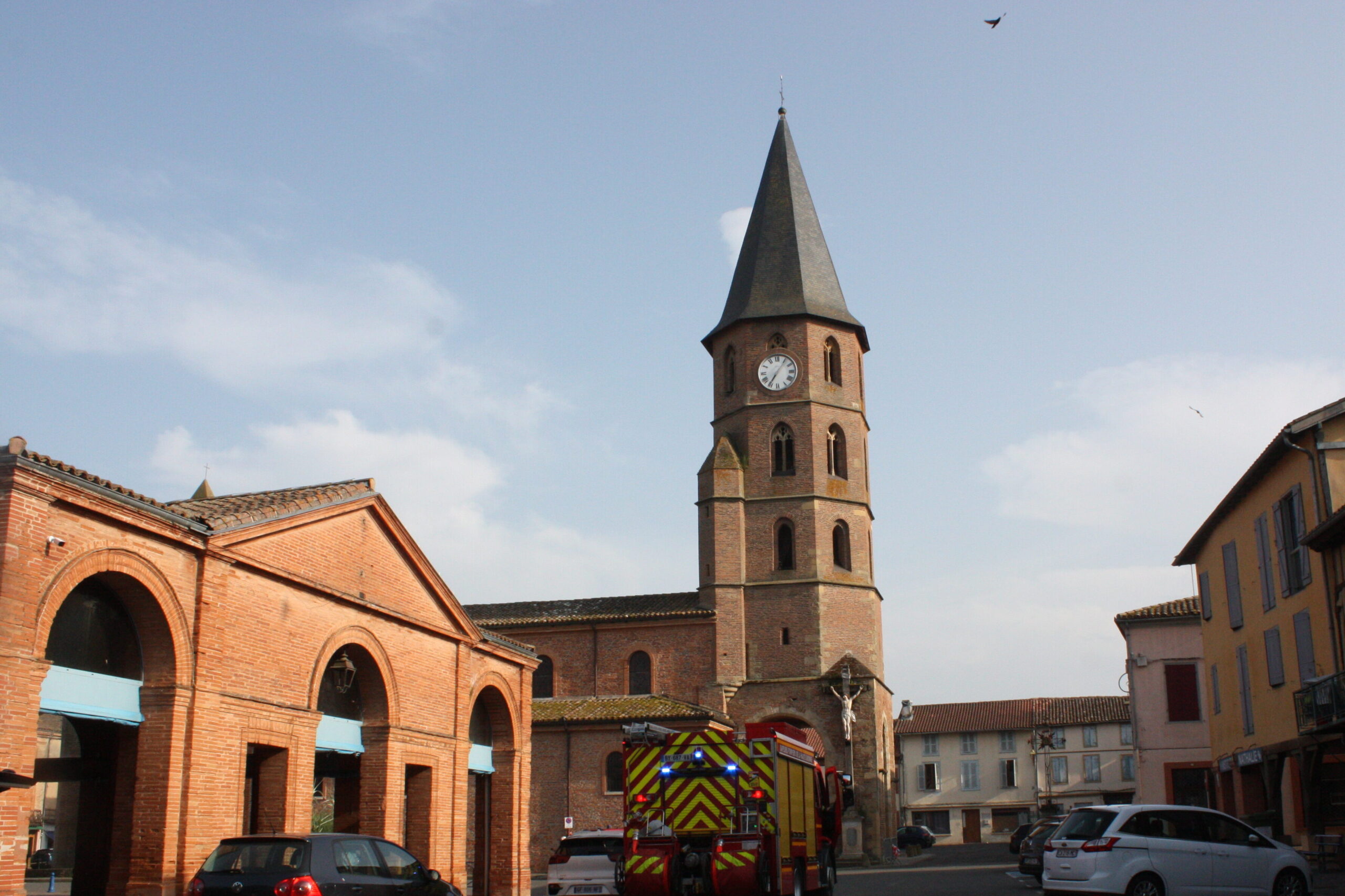 Église Saint-Adrien édifiée à partir de 1300 par le comte de Comminges Bernard VII © Récit en Série - Isabelle Desprez.